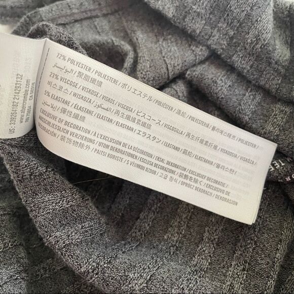 Hollister Womens Grey Ribbed Knit Square Neck Slim Fit Crop Tee Size Small - Picture 8 of 9